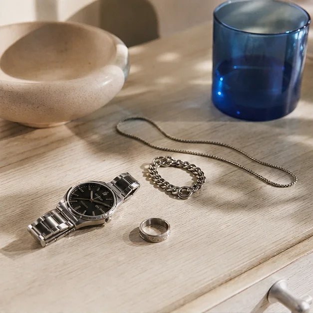 Detailed accessories product and material view